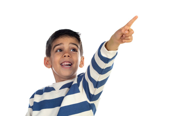 Çizgili tişörtlü çingene çocuk beyaz bir arka planda elini göstermiş. - Fotoğraf, Görsel