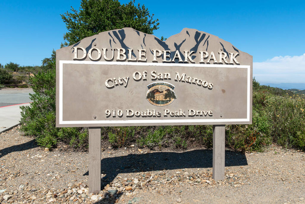 Double Peak Park em San Marcos
 - Foto, Imagem