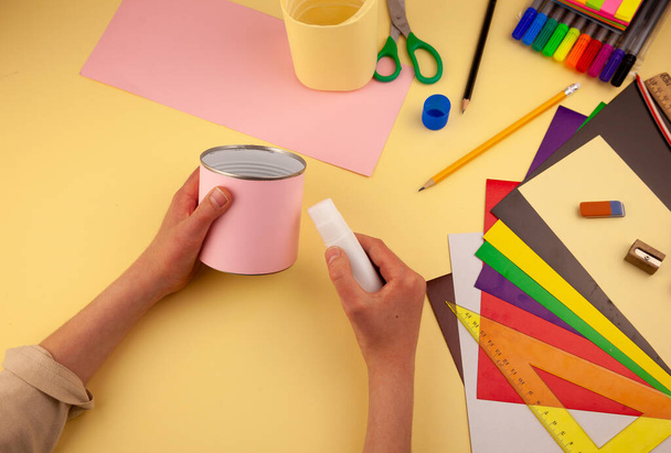 Step 11. Step-by-step instructions on how to make a stand for stationery from recycled materials. Do it yourself. A glass for pencils and pens from a plastic bottle and a can. A fun craft for kids. DIY - 写真・画像
