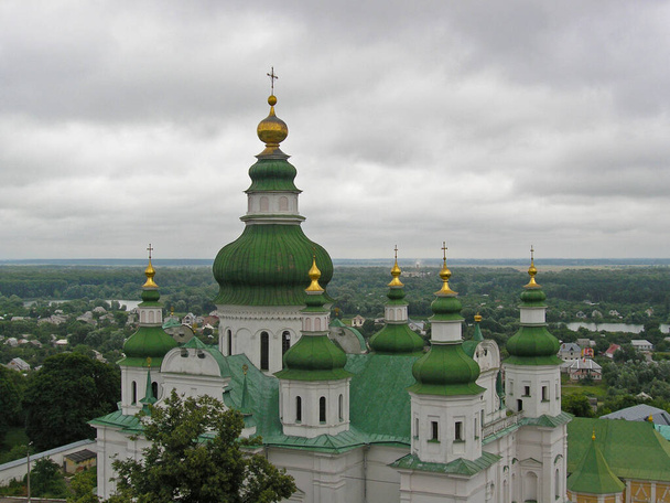 Heilige Drie-eenheid kathedraal in Chernigov, zomerdag - Foto, afbeelding