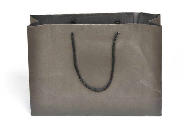 Μαύρη τσαλακωμένη χαρτοσακούλα για ψώνια - Φωτογραφία, εικόνα