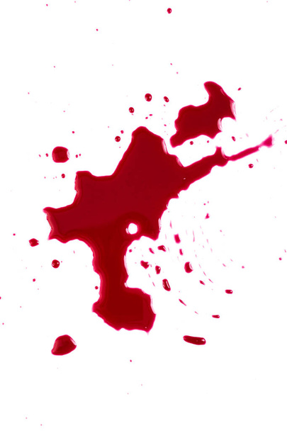 Un meurtre. Sang rouge sur fond blanc - Photo, image