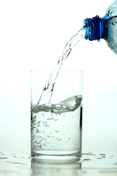 Pouring fresh water on the glass - Фото, зображення