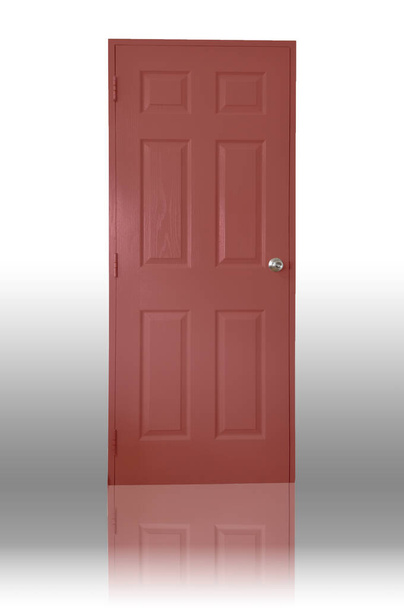 Donkerrode houten deur met schaduw - Foto, afbeelding