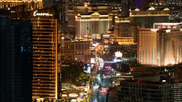 Las Vegas Strip Aerial Time Upadek hotelu i kasyna w nocy w Nevadzie USA - Materiał filmowy, wideo