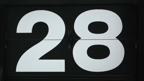 Close-up Flip clock Zmiana numerów dat od 27 do 28, Koncepcja czasu. - Materiał filmowy, wideo