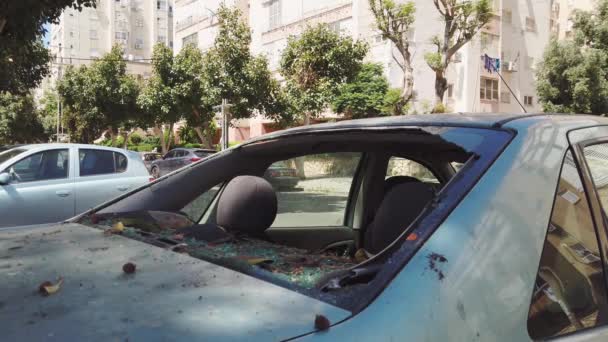 Rompió la ventana trasera del coche en daños por tormenta 4k
 - Metraje, vídeo