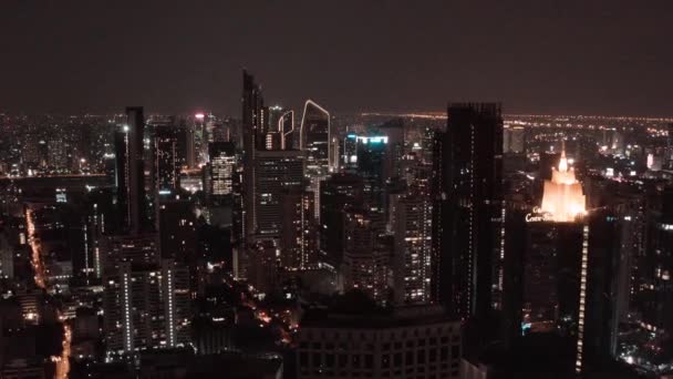 Luftaufnahme der Asoke-Kreuzung und des Himmelsbahnhofs in Bangkok Thailand - Filmmaterial, Video