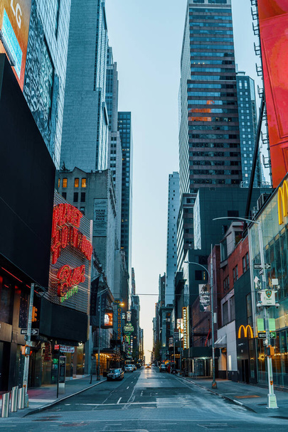 NEW YORK CITY, MANHATTAN - MAY 02, 2020: Empty streets of New York during Corona Virus Epidemic - Foto, imagen