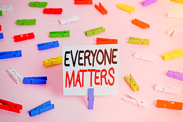 Word writing text Everyone Matters. Business concept for all the showing have right to get dignity and respect Colored clothespin papers empty reminder pink floor background office pin. - Foto, Bild