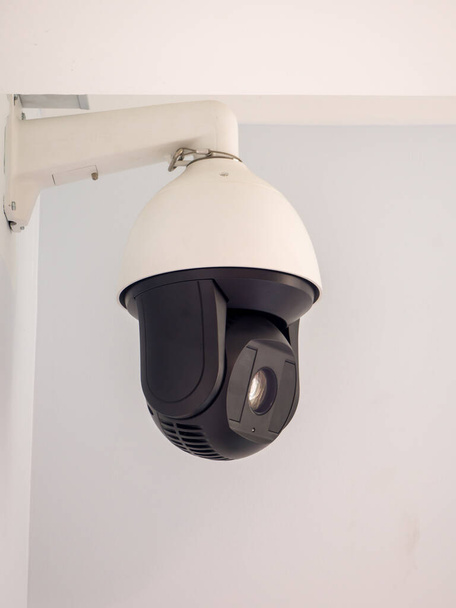la telecamera di sicurezza a circuito chiuso o il sistema di sorveglianza nell'edificio per uffici
 - Foto, immagini