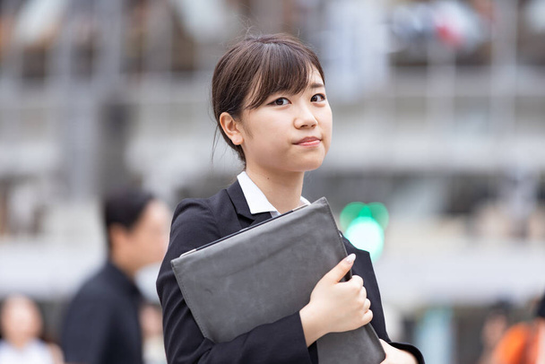 Asiatisch (japanisch) jung weiblich hochschulstudentin suche für ein job - Foto, Bild