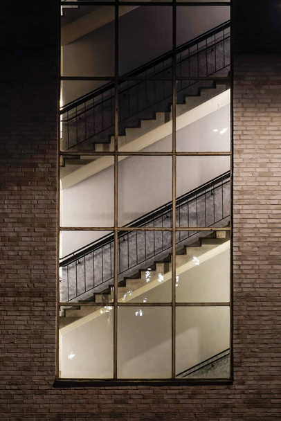 Stockholm, Švédsko Kancelářská budova a schodiště v noci - Fotografie, Obrázek