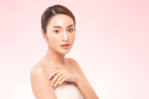 Szépség ázsiai nők portré arc természetes bőr és bőrápolás egészséges haj és bőr közelkép arc szépség portré.Szépség koncepció. - Fotó, kép