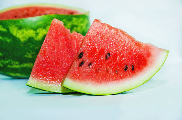 Scheiben Wassermelone auf hellem Hintergrund, Wassermelone - Foto, Bild