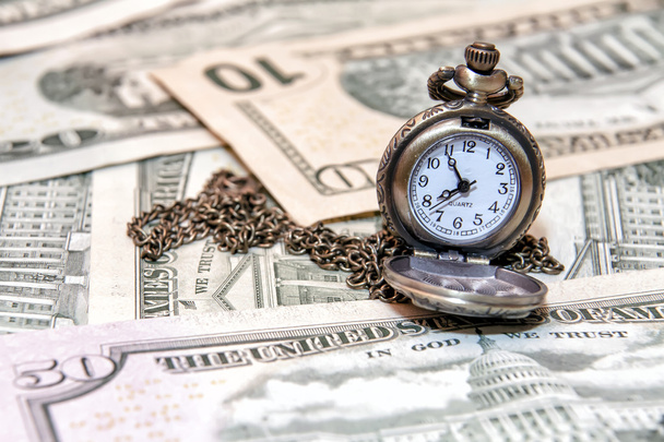 kapesní hodinky lež na dolary - Fotografie, Obrázek