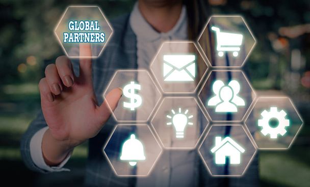 Написання текстів Глобальні партнери. Концепція означає, що дві або більше фірм з різних країн працюють як команда
. - Фото, зображення