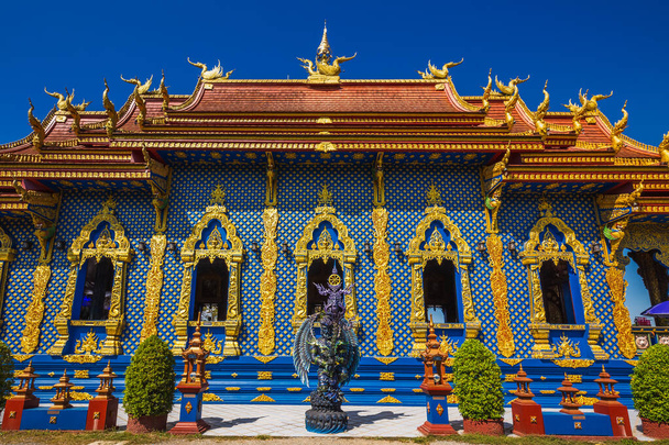 Sininen temppeli Wat Rong Seur 10 at Chiang Rai, Pohjois-Thaimaa
. - Valokuva, kuva