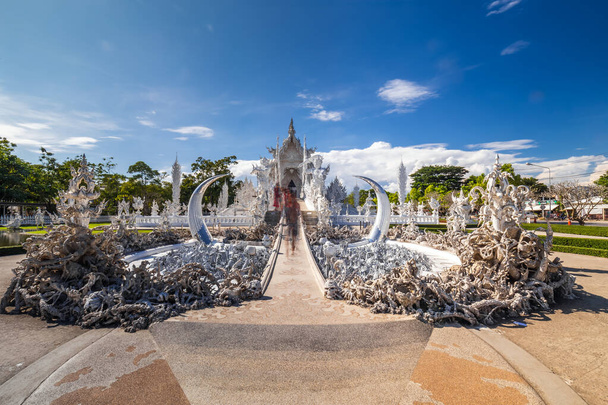 Witte tempel Wat Rong Khun. Beroemde plaats in Thailand en populair bij buitenlanders, Chiang Rai, Thailand, - Foto, afbeelding