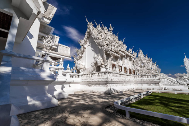 Bílý chrám Wat Rong Khun. Slavné místo v Thajsku a populární u cizinců, Chiang Rai, Thajsko, - Fotografie, Obrázek