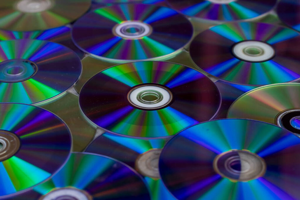 Montón de discos compactos. Tecnología retro
 - Foto, imagen