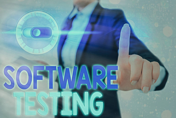 Conceptueel handschrift met Software Testing. Business photo showcasing onderzoek geven informatie over de kwaliteit van het. - Foto, afbeelding
