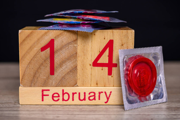 14. Februar mit Kondomen - Foto, Bild
