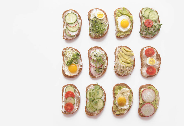Sanduíches saudáveis com ovos, abacate
. - Foto, Imagem
