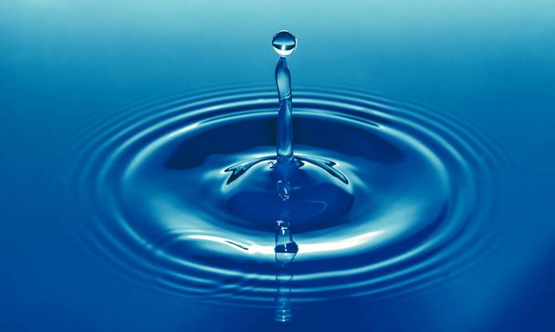 Blue Water Drop Splash and Ripple - Фото, изображение