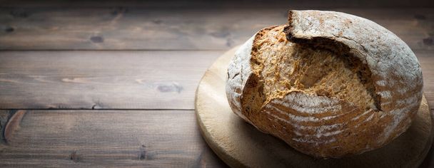 Traditionelles Brot, Brot mit Dinkelmehl. Raum für Text. - Foto, Bild