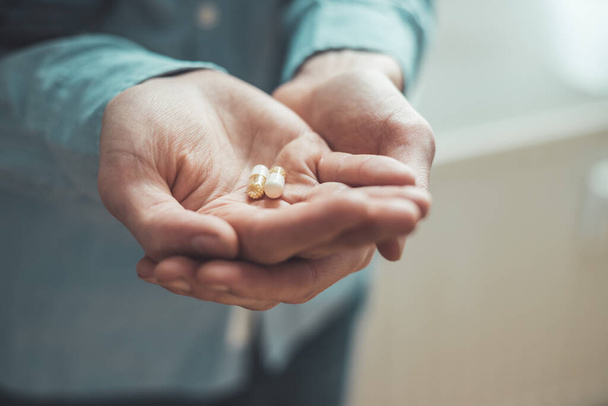 Male hands holding drugs or vitamin pills - Фото, зображення