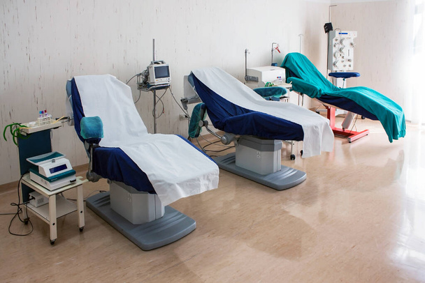Milão, Itália - 17 de março de 2020: Sala equipada para coleta de sangue no hospital
 - Foto, Imagem