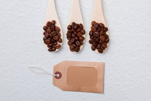 Blank tag for copy space and three wooden spoons. - Foto, Imagen