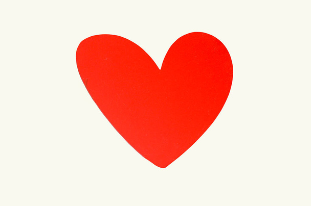 coração de papel vermelho isolado no fundo branco
 - Foto, Imagem