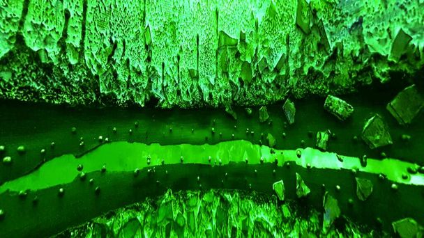 Imágenes creativas abstractas que imaginan la vida espacial futurista y el paisaje vivo en tonos de verde con un fuerte efecto texturizado y variaciones del patrón de forma y diseño
 - Foto, Imagen