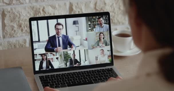 Medewerkers van het bedrijf collega 's en baas virtuele conferentie door web cam - Video