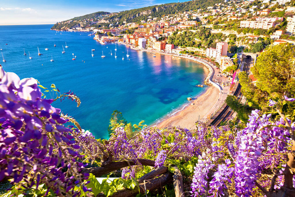 Villefranche sur Mer idyllische Franse Riviera stad kleurrijk uitzicht op het strand, Alpes-Maritimes regio van Frankrijk - Foto, afbeelding