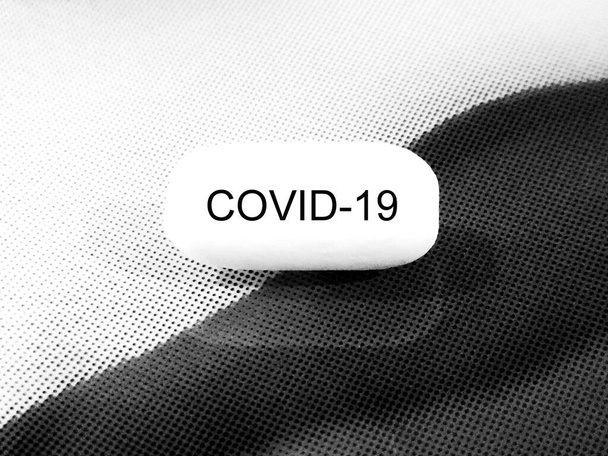 Comprimido branco de Covid-19. Desenvolvimento da vacina contra o coronavírus. Medicação pandémica
 - Foto, Imagem