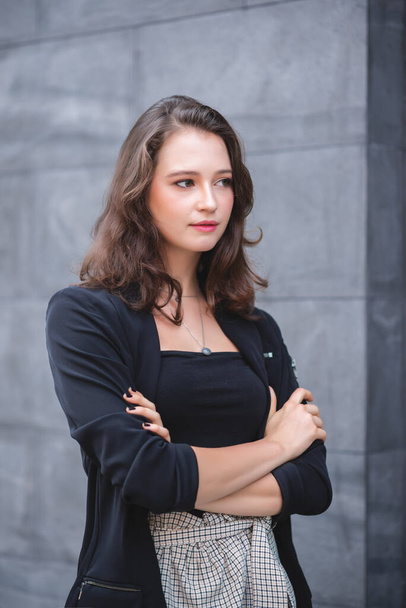 Portrait of Beautiful Caucasian Young Business Woman in Casual Suit Standing and Crossed Arms in Business District;  - Foto, Imagen