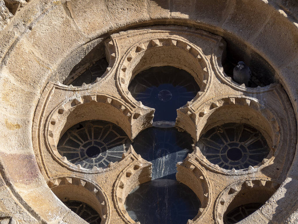 Architektonické detaily v historické evropské středověké stavbě. - Fotografie, Obrázek