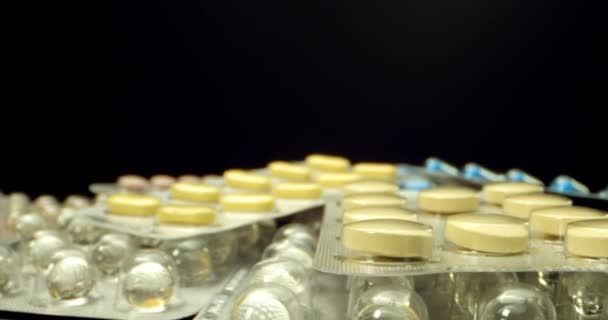 μπλε κίτρινο ροζ σαφές υγιεινή διατροφή χάπια suplement φάρμακο  - Πλάνα, βίντεο