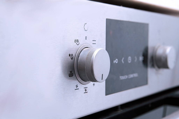 elektrische oven paneel controles in de keuken - Foto, afbeelding