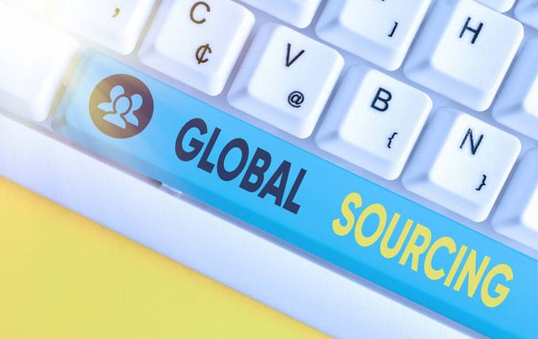 Szövegírás Global Sourcing. Üzleti koncepció az áruk globális piacáról történő beszerzés gyakorlatára. - Fotó, kép
