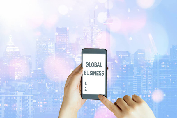 Handschriftliches Textschreiben Global Business. Konzept bedeutet Handel und Geschäftssystem eines Unternehmens auf der ganzen Welt. - Foto, Bild