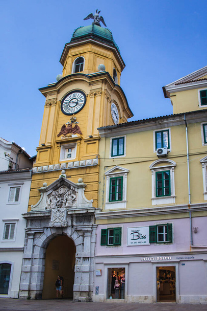 A torre barroca do relógio da cidade na rua Korzo de Rijeka, Croácia
 - Foto, Imagem