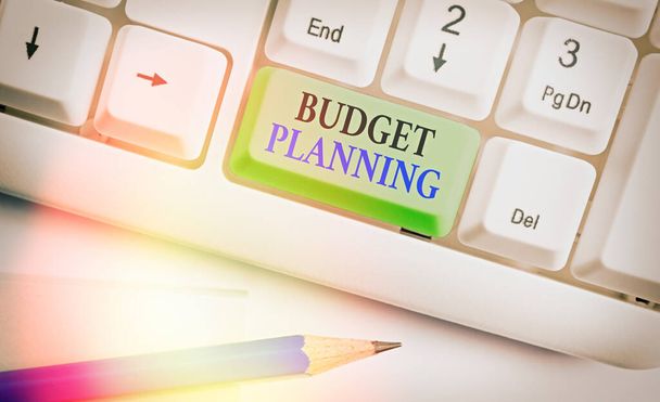Bütçe Planlama 'yı gösteren kavramsal el yazısı. İş fotoğrafı gösterimi Geçerli ve gelecekteki harcamalar hakkında yazılı açıklama. - Fotoğraf, Görsel