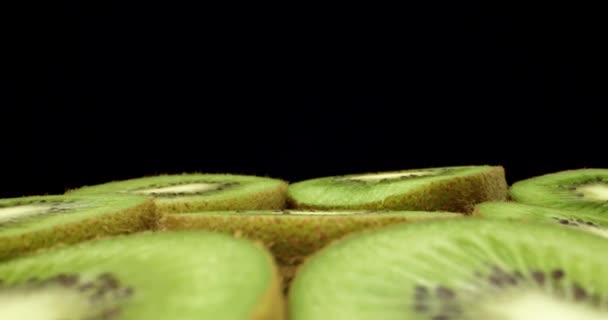 Mehukas tuore kiivi hedelmät leikataan puoli super makro laadukkaita lähikuva ampua
  - Materiaali, video