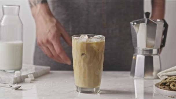 freshly made coffee with ice cubes, summer coffee drink, video - Materiał filmowy, wideo
