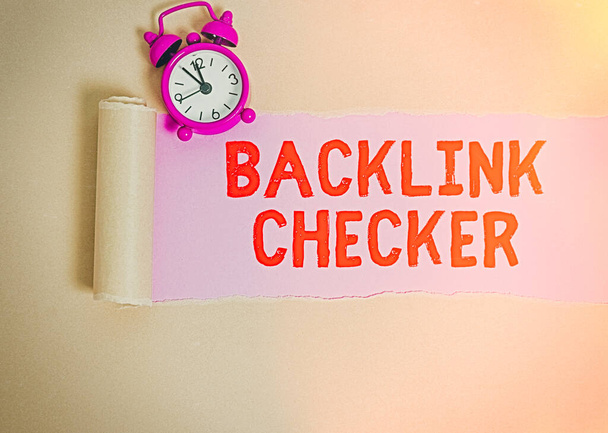 Handschrift tekst schrijven Backlink Checker. Concept betekenis Vind uw concurrenten meest waardevolle en spot patronen. - Foto, afbeelding