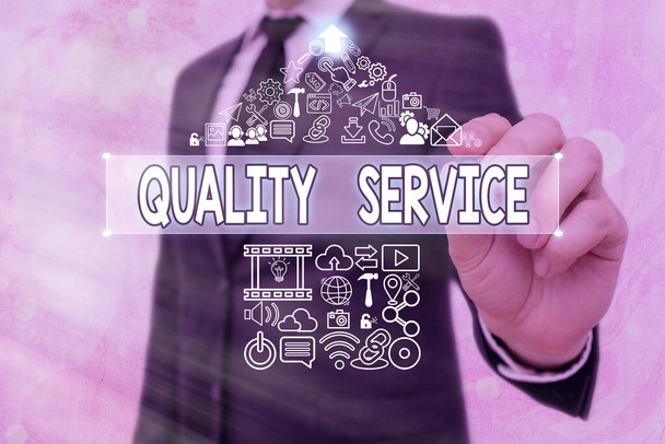 Handschriftlicher Text Quality Service. Konzept, das bedeutet, wie gut erbrachte Dienstleistungen den Erwartungen des Kunden entsprechen. - Foto, Bild